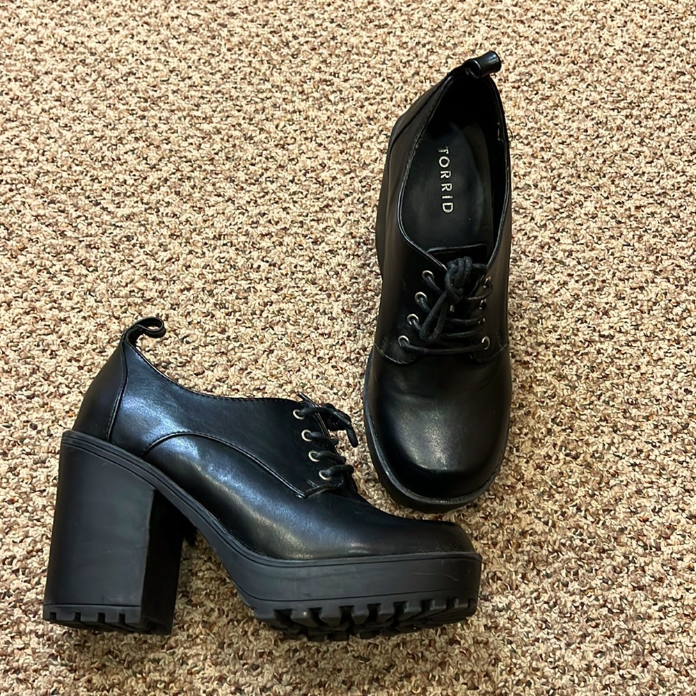 Torrid black boot booties size 8 platform